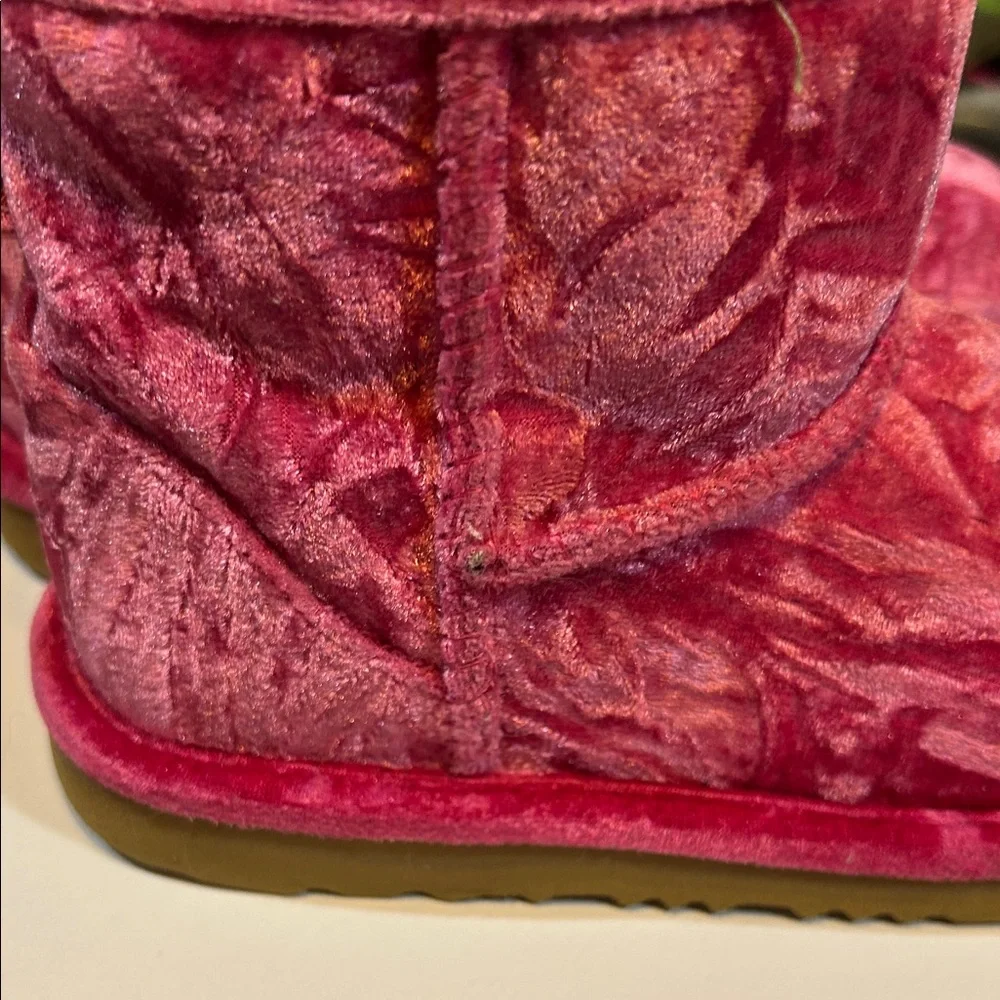 UGG Kids mini velvet hot Pink raspberry sorbet size 1 GUC